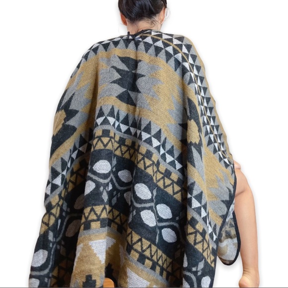 Cabin Fever Aztec Geometric Pattern Wrap Blanket Cape Poncho Jacket One size - Picture 8 of 16
